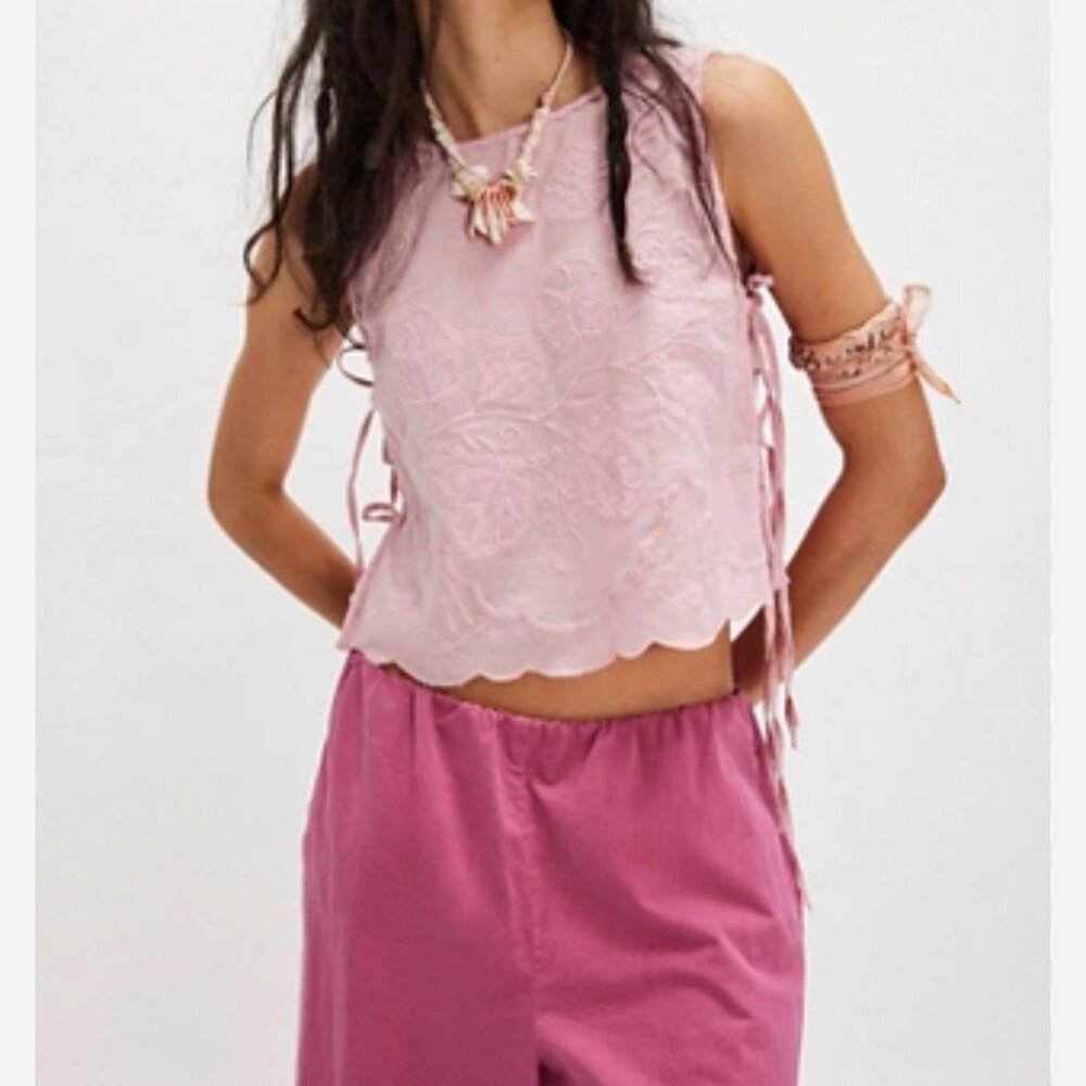 Faded Gardens Light Pink Embroidered Tie-Side Sleeveless Top EUC - Picture 2 of 6